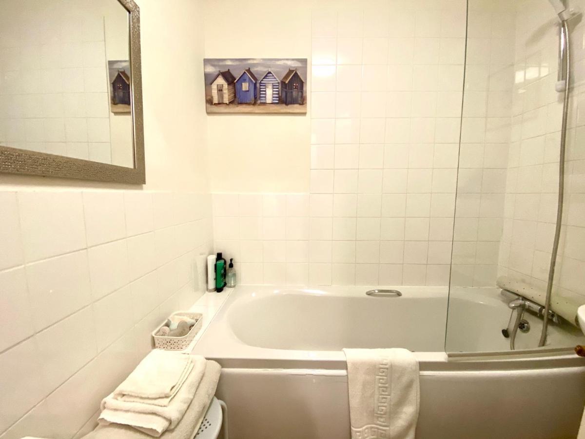 Grosvenor Apartments In Bath - Great For Families, Groups, Couples, 80 Sq M, Parking ภายนอก รูปภาพ