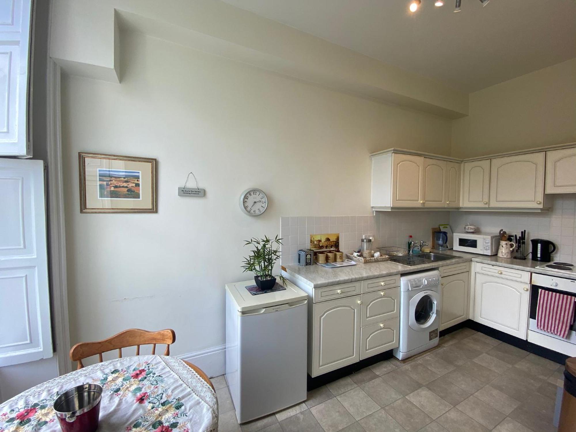 Grosvenor Apartments In Bath - Great For Families, Groups, Couples, 80 Sq M, Parking ภายนอก รูปภาพ