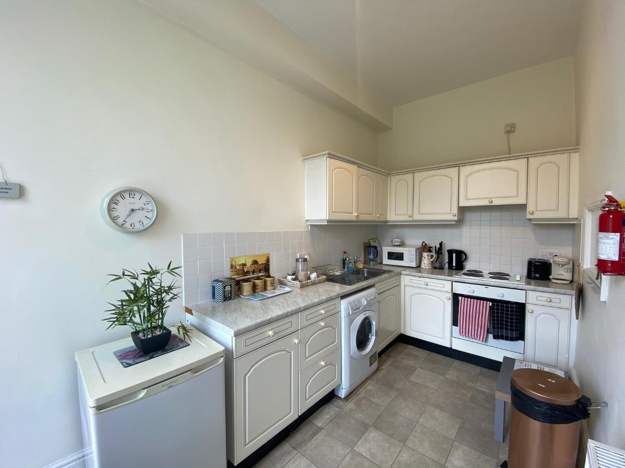 Grosvenor Apartments In Bath - Great For Families, Groups, Couples, 80 Sq M, Parking ภายนอก รูปภาพ