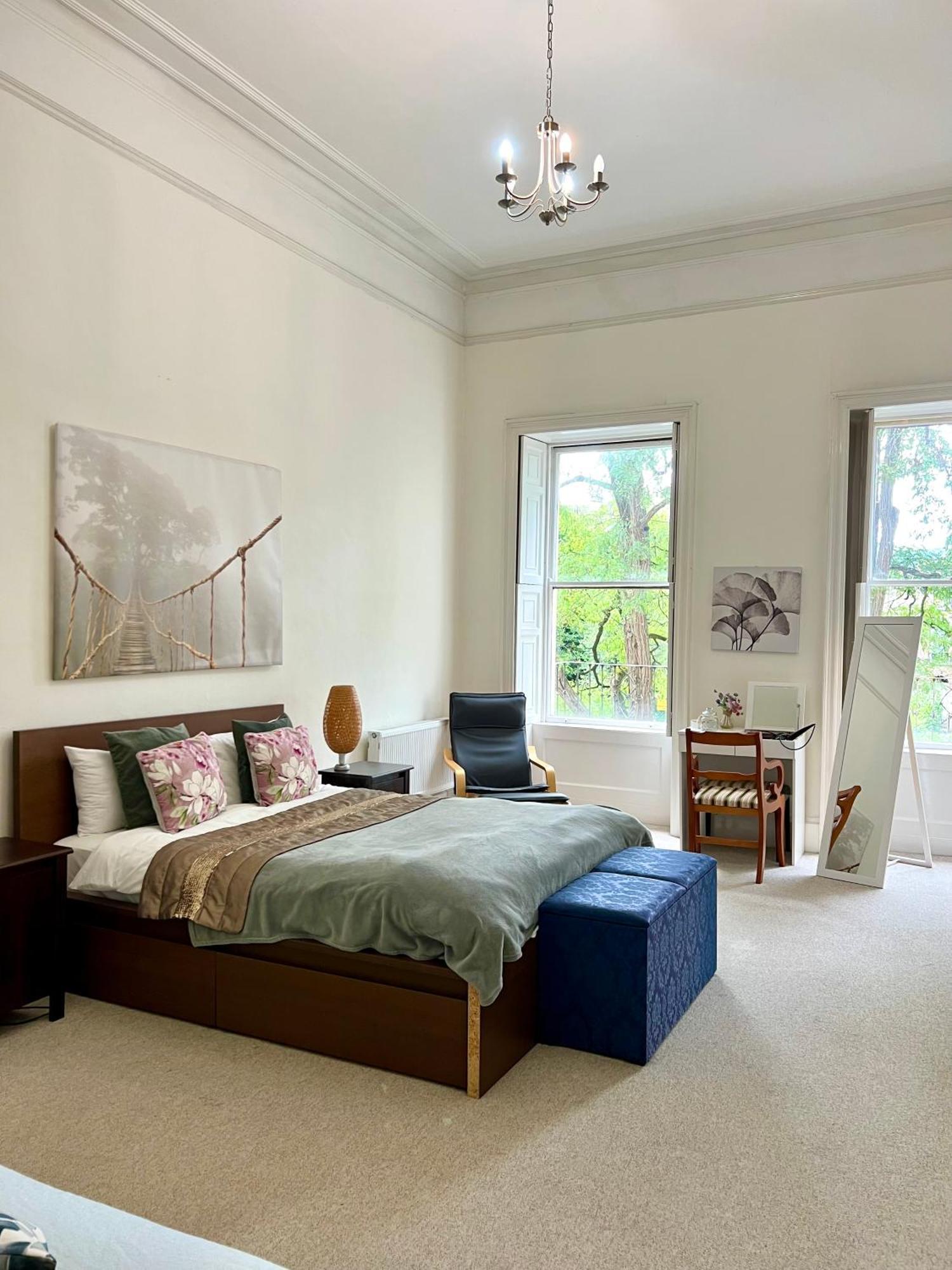 Grosvenor Apartments In Bath - Great For Families, Groups, Couples, 80 Sq M, Parking ภายนอก รูปภาพ